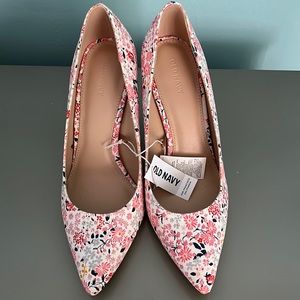 Nwt Old Navy coral floral heels 3”
